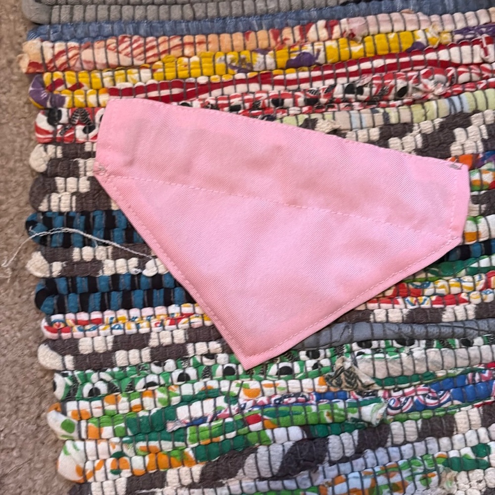 Pink Dog Collar with two slide on bandanas - Picture 4 of 6